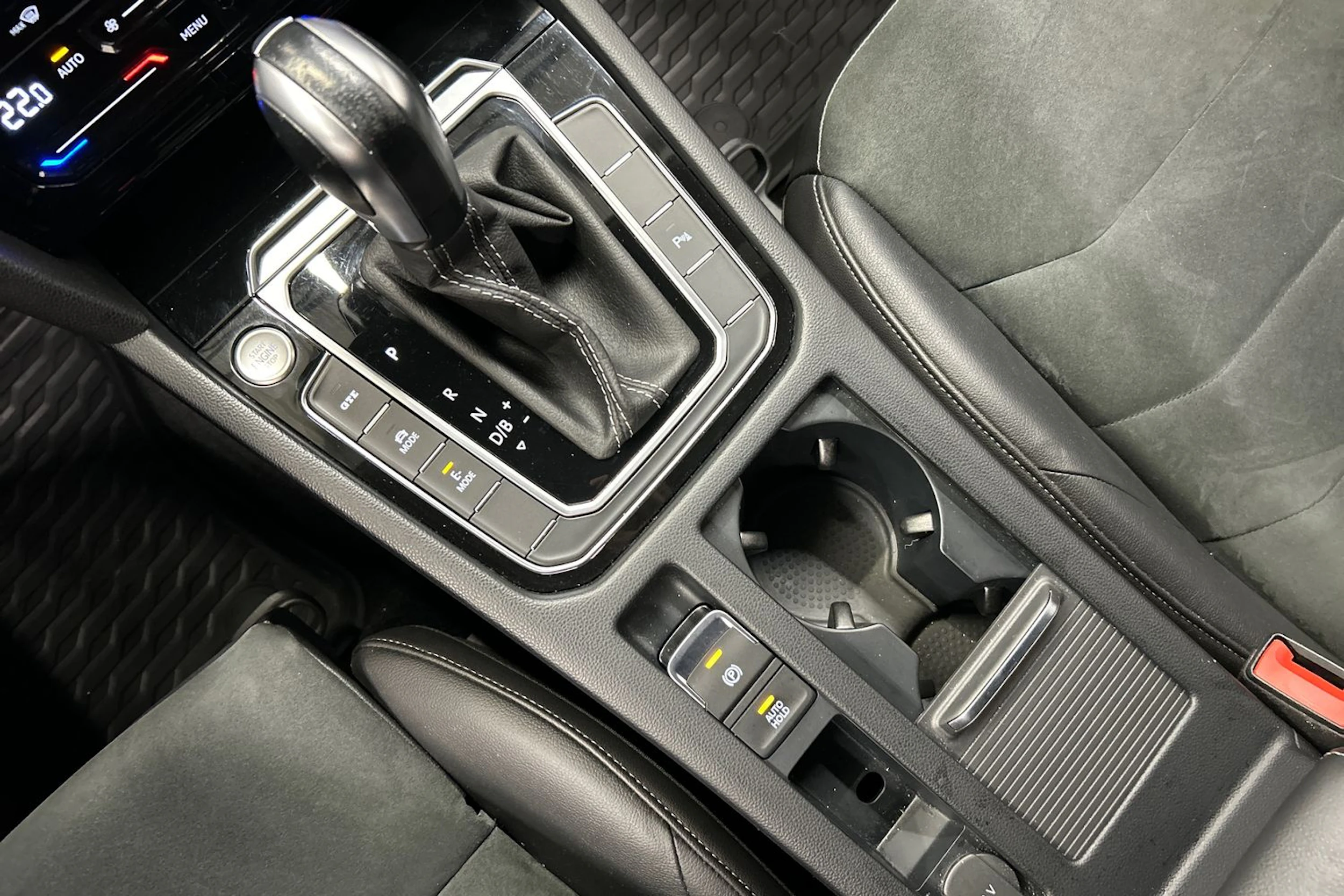 valkoinen Volkswagen Arteon 2021 kuva 23.
