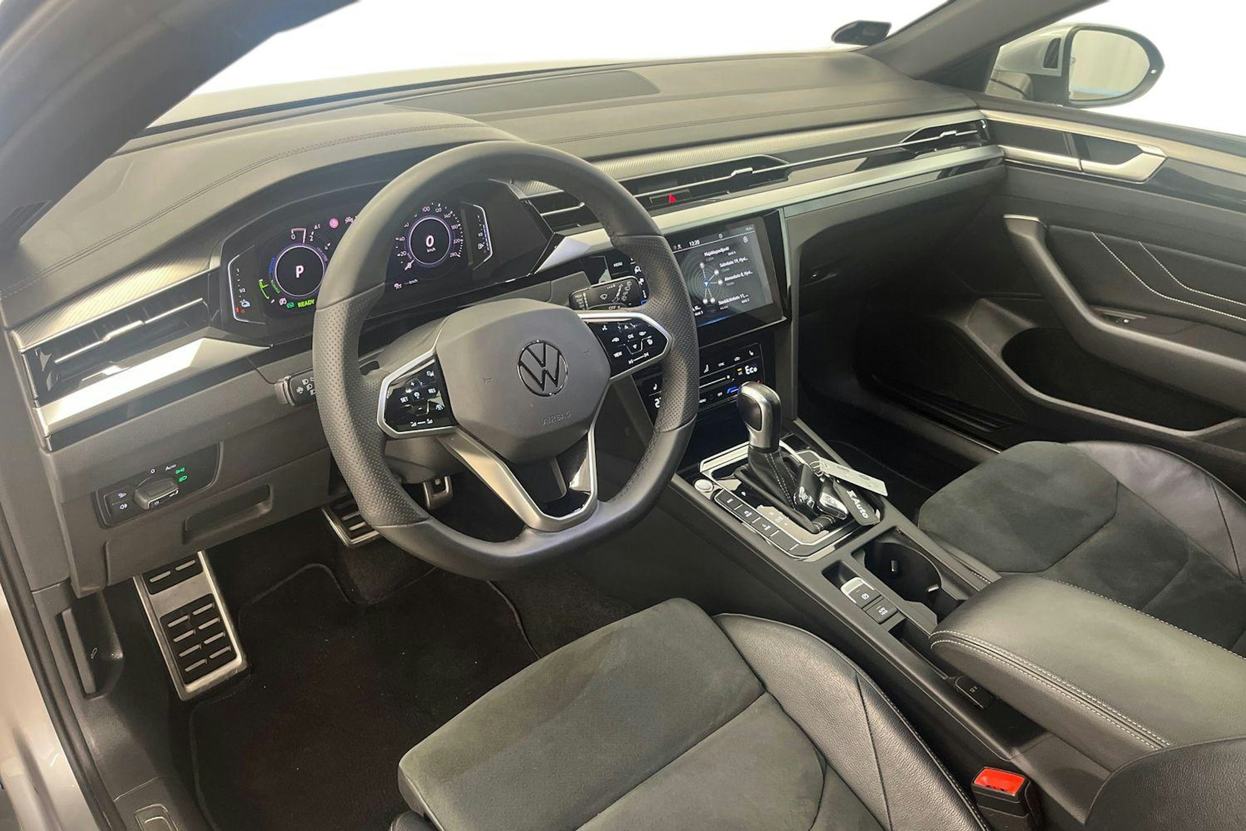 Harmaa Volkswagen Arteon 2021 kuva 7.