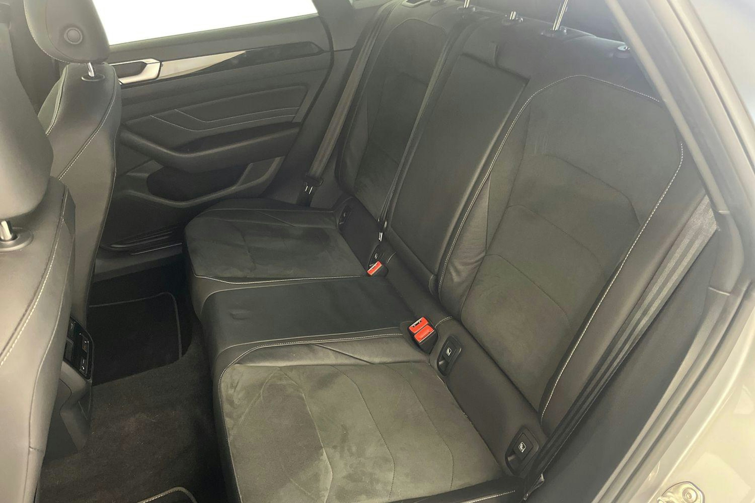 Harmaa Volkswagen Arteon 2021 kuva 10.