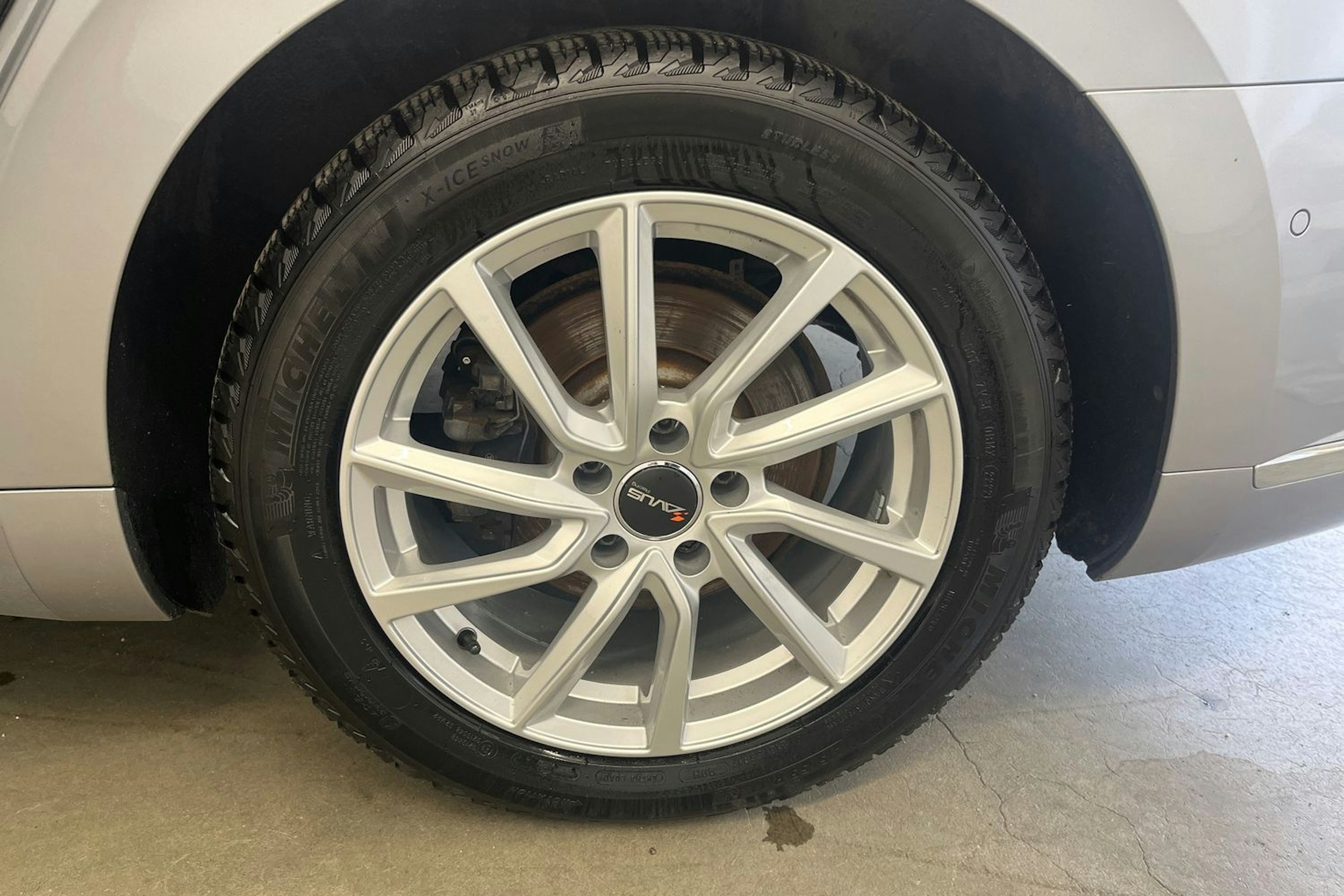 Harmaa Volkswagen Arteon 2021 kuva 11.