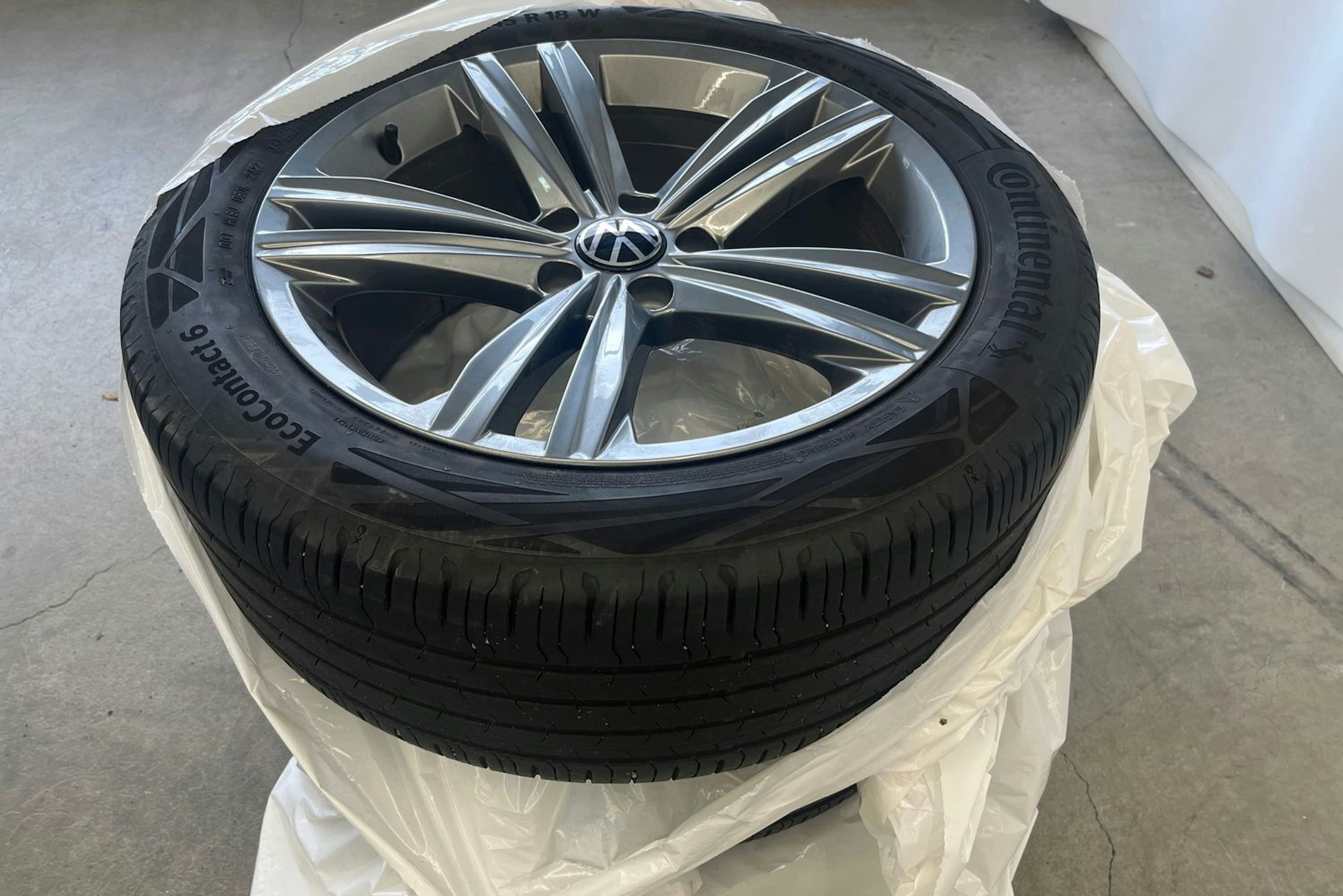 Harmaa Volkswagen Arteon 2021 kuva 13.