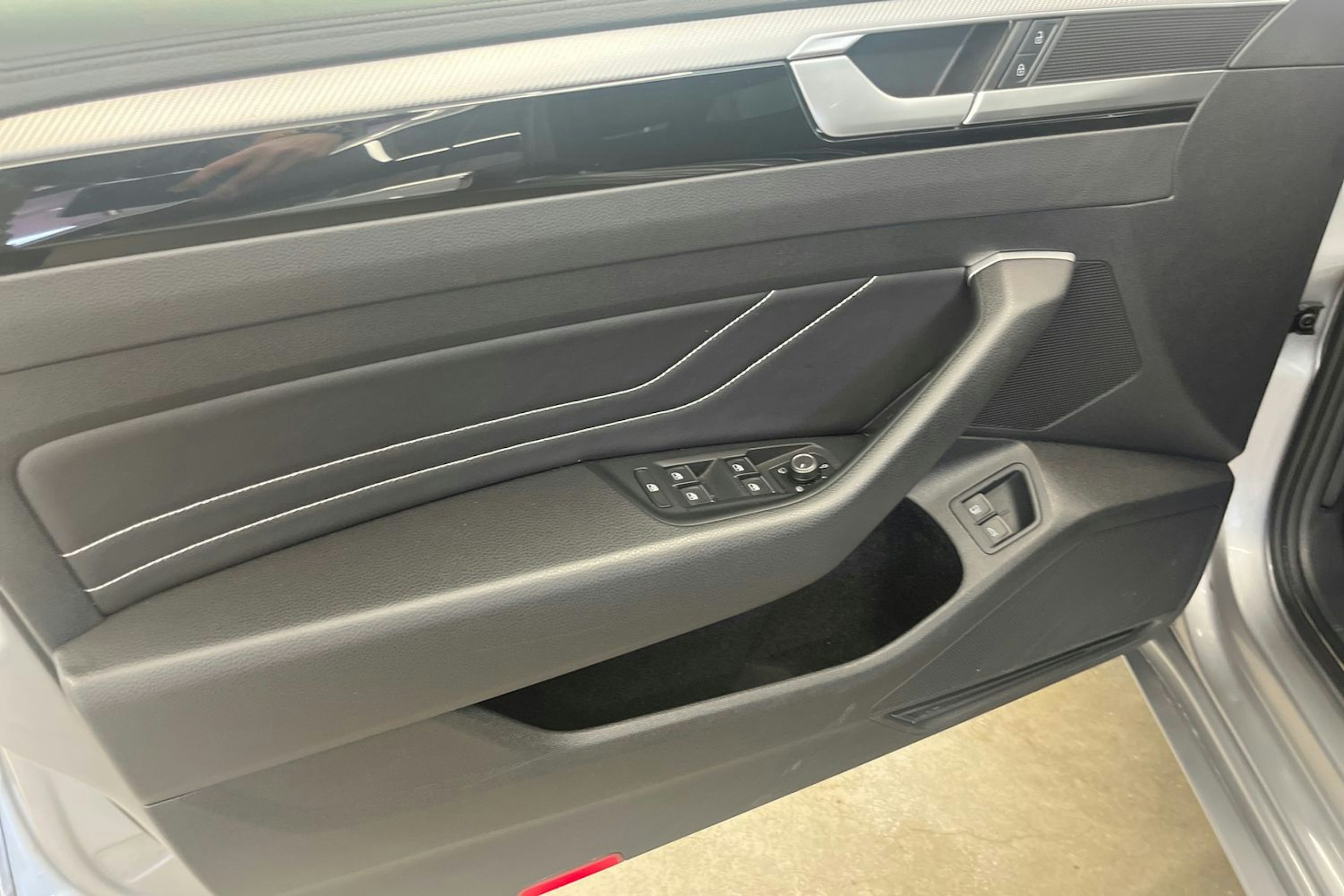 Harmaa Volkswagen Arteon 2021 kuva 14.