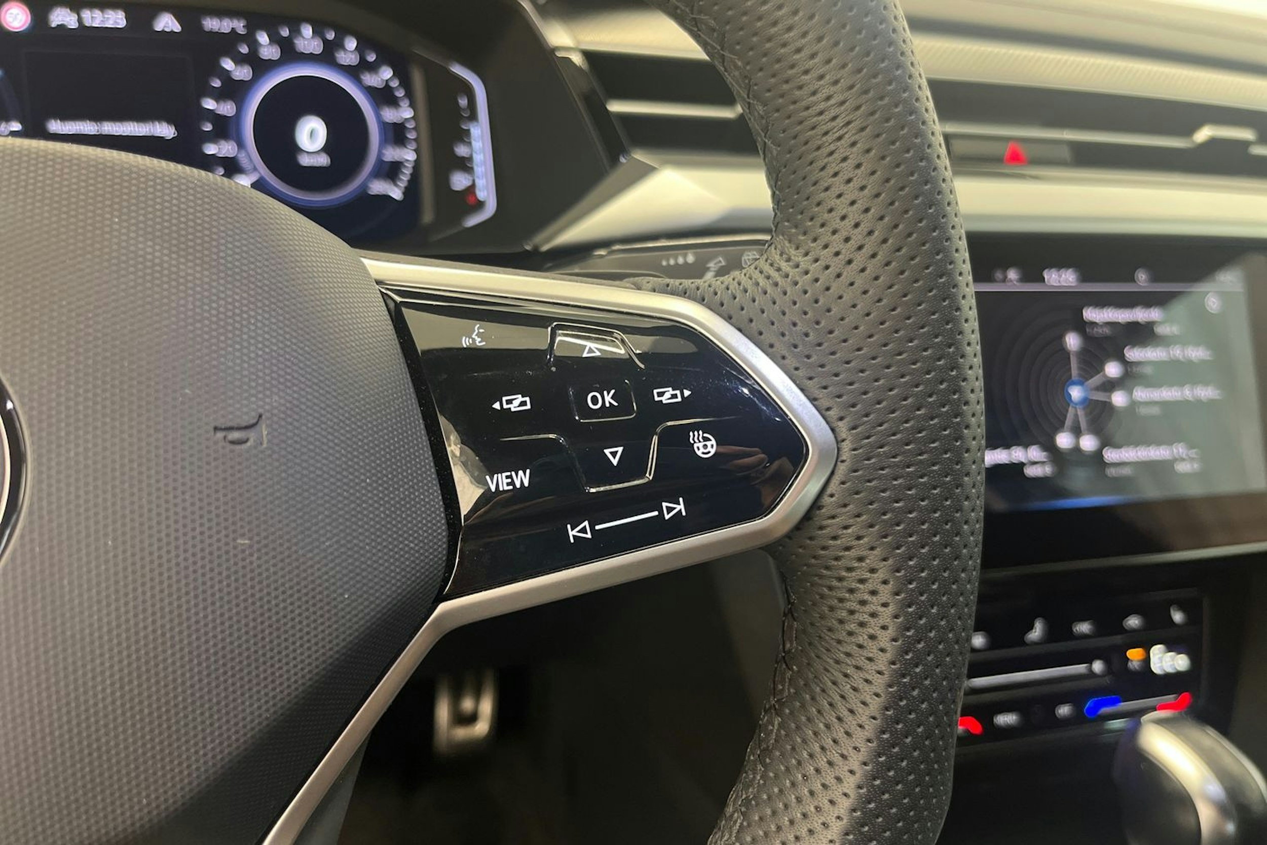 Harmaa Volkswagen Arteon 2021 kuva 17.