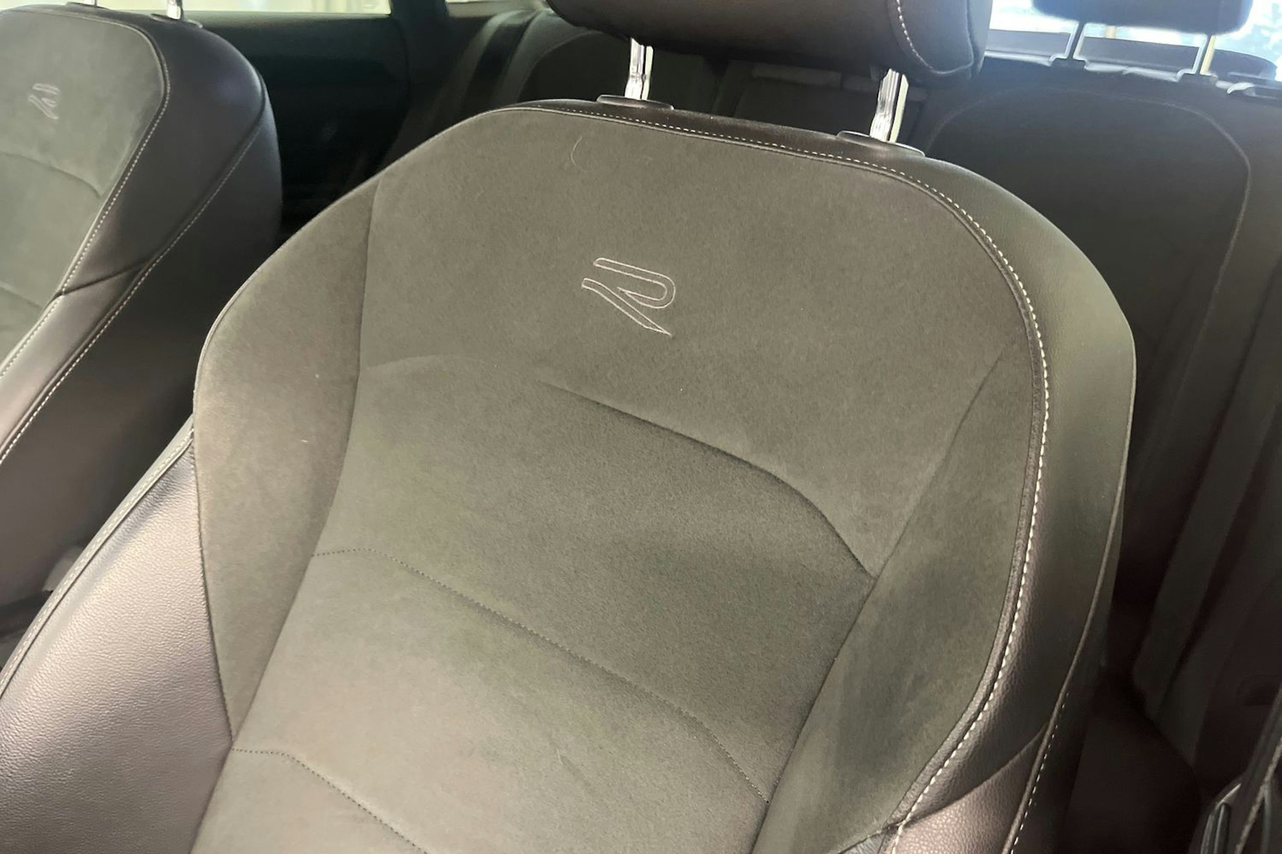 Harmaa Volkswagen Arteon 2021 kuva 22.