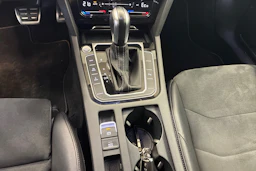 punainen Volkswagen Arteon 2021 kuva 17.