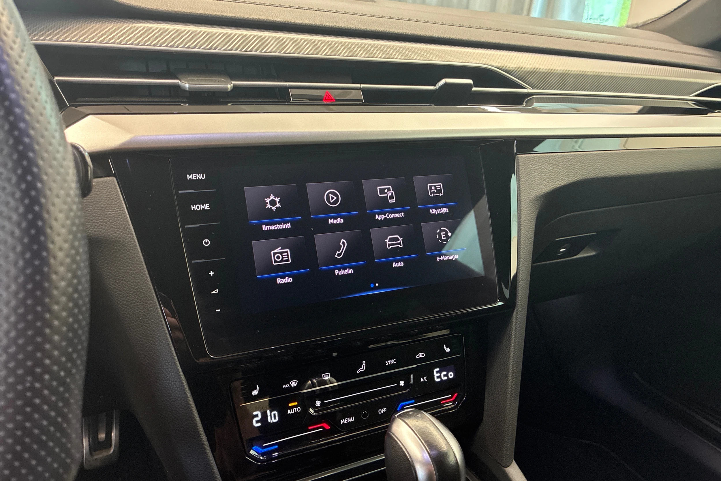 punainen Volkswagen Arteon 2021 kuva 19.