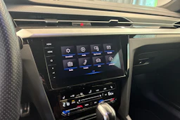 punainen Volkswagen Arteon 2021 kuva 19.