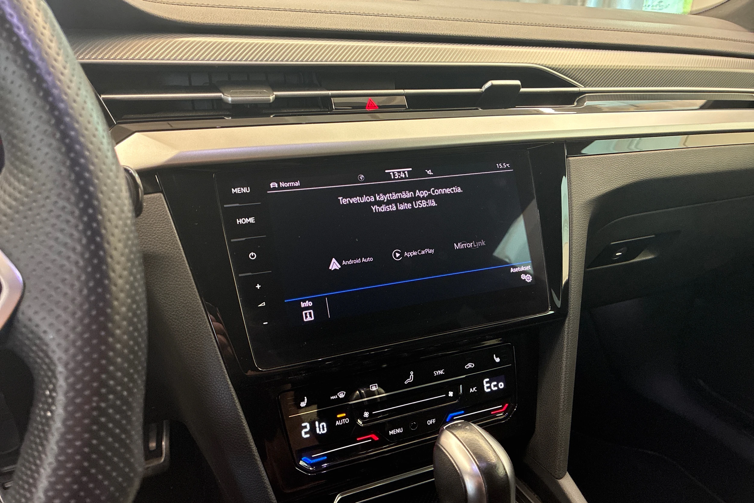 punainen Volkswagen Arteon 2021 kuva 20.