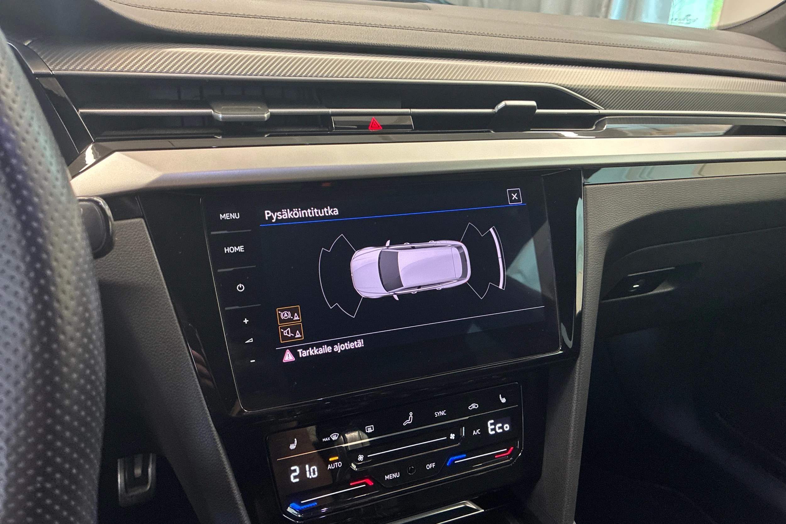 punainen Volkswagen Arteon 2021 kuva 21.