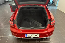 punainen Volkswagen Arteon 2021 kuva 22.