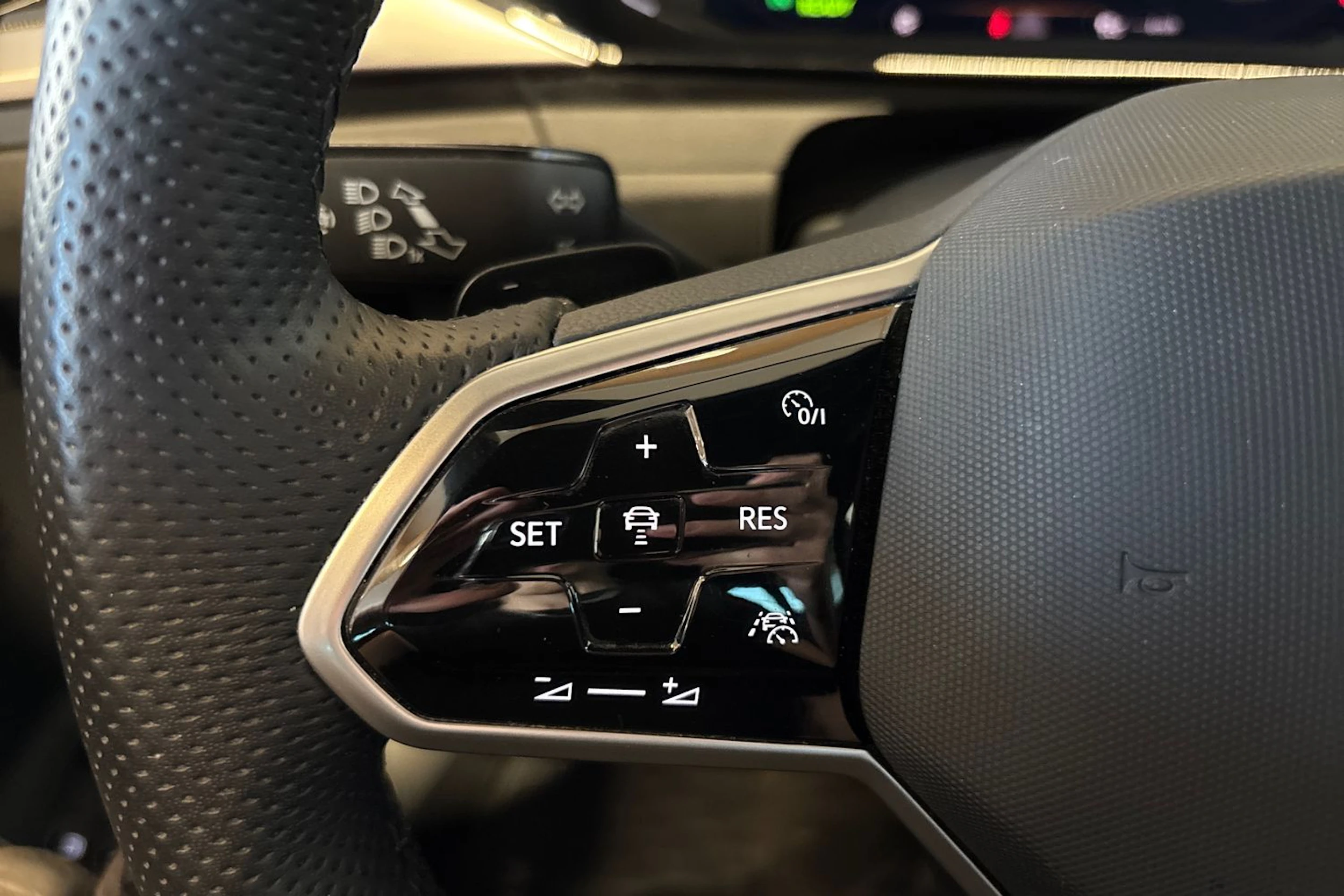 sininen Volkswagen Arteon 2021 kuva 13.