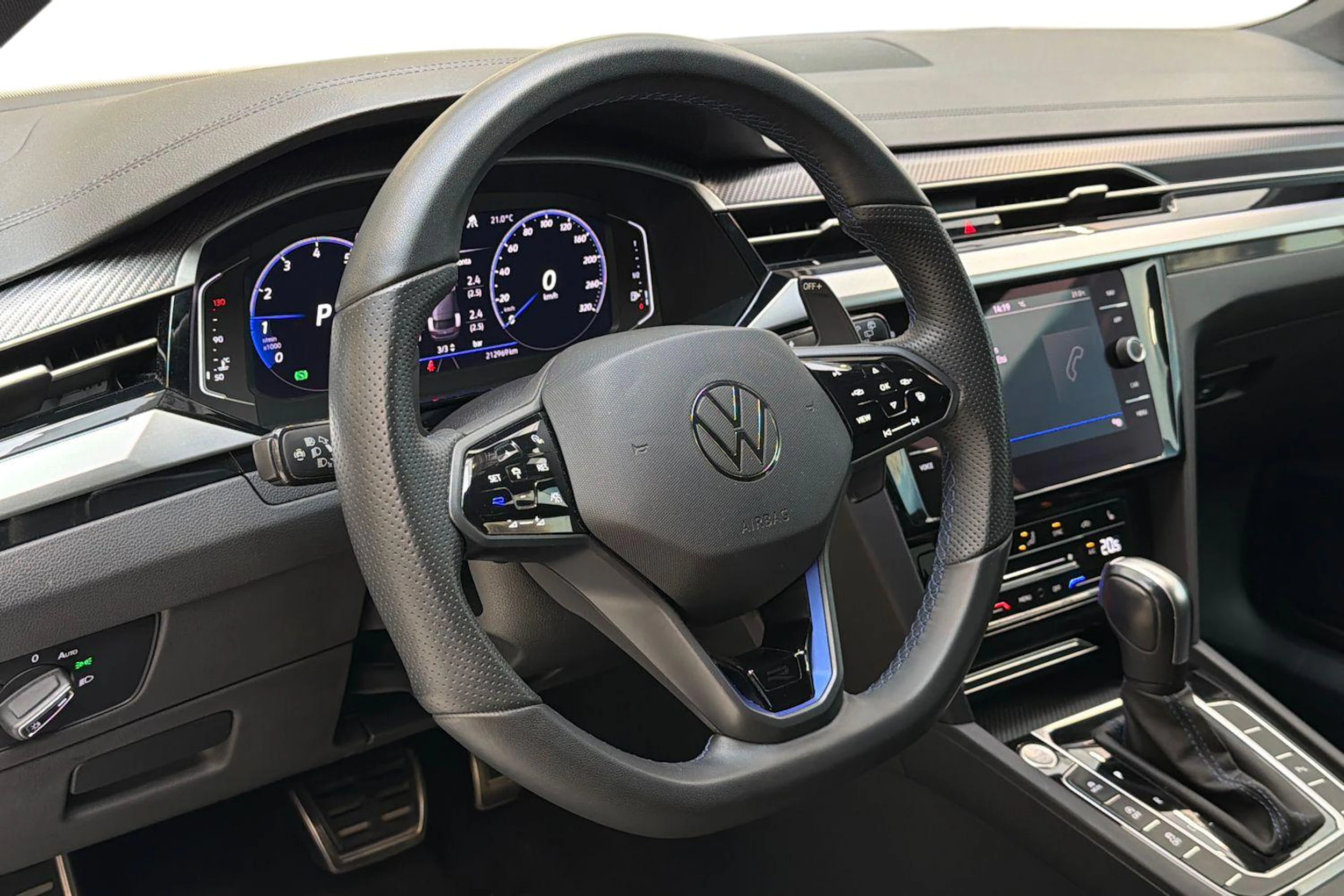 sininen Volkswagen Arteon 2021 kuva 6.