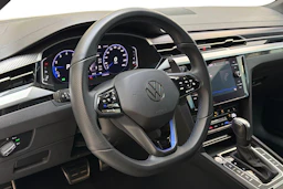 sininen Volkswagen Arteon 2021 kuva 6.