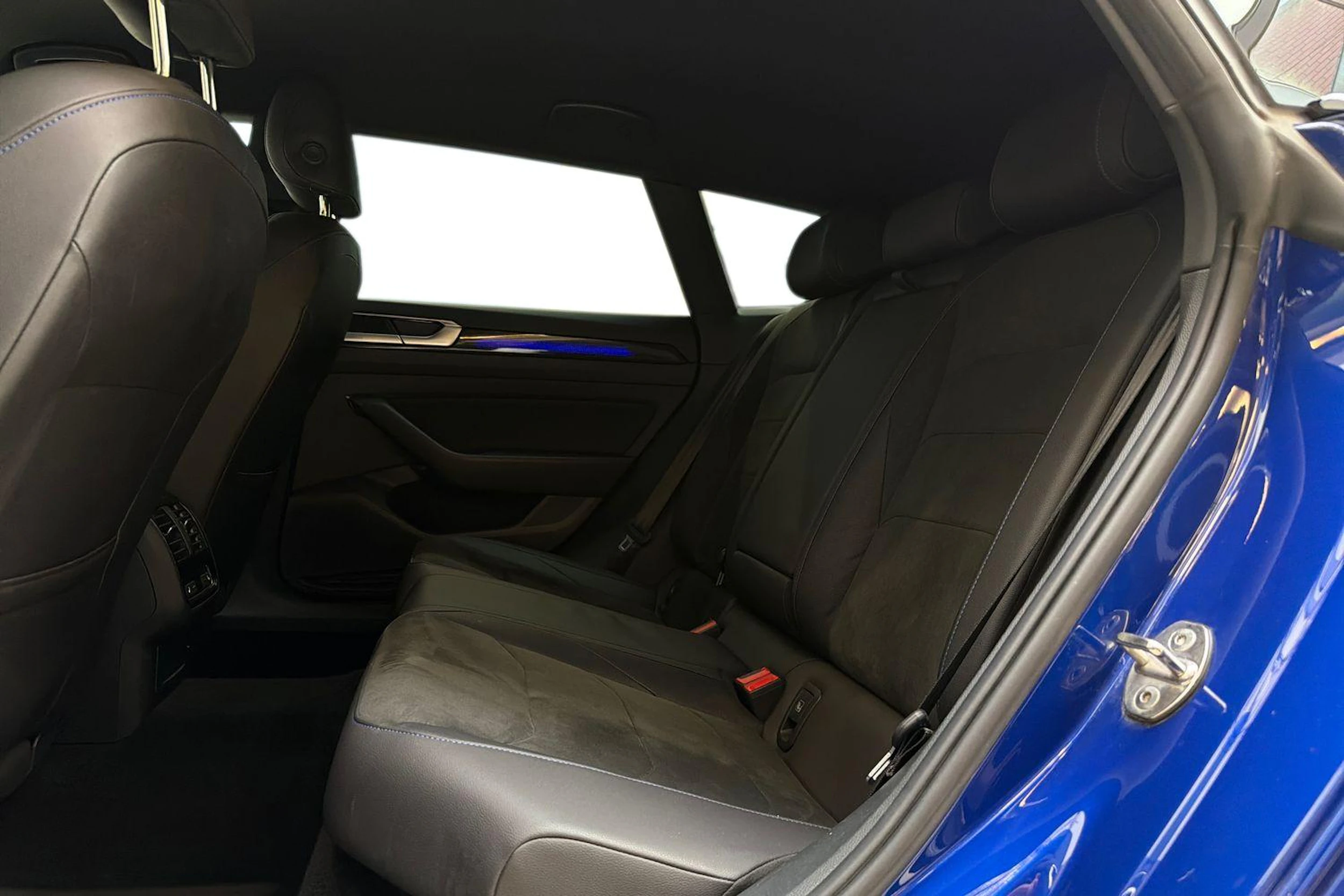 sininen Volkswagen Arteon 2021 kuva 8.