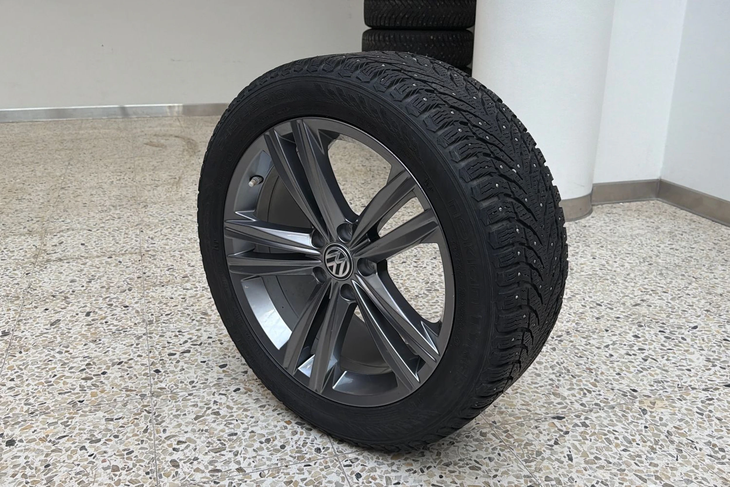 sininen Volkswagen Arteon 2021 kuva 10.