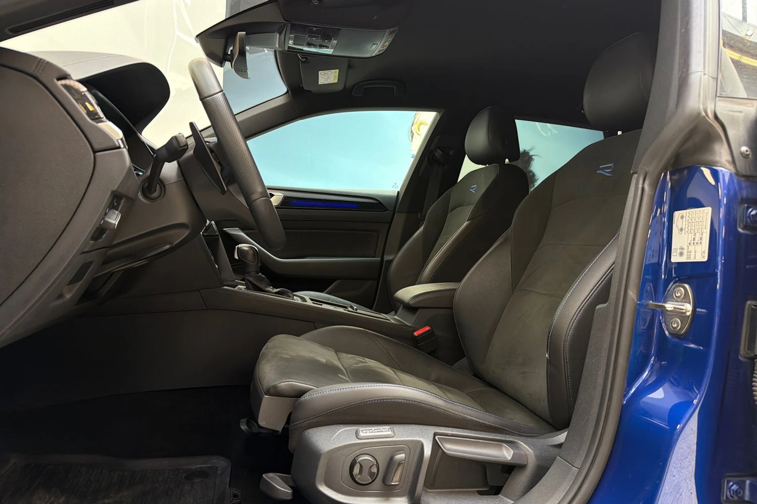 sininen Volkswagen Arteon 2021 kuva 11.