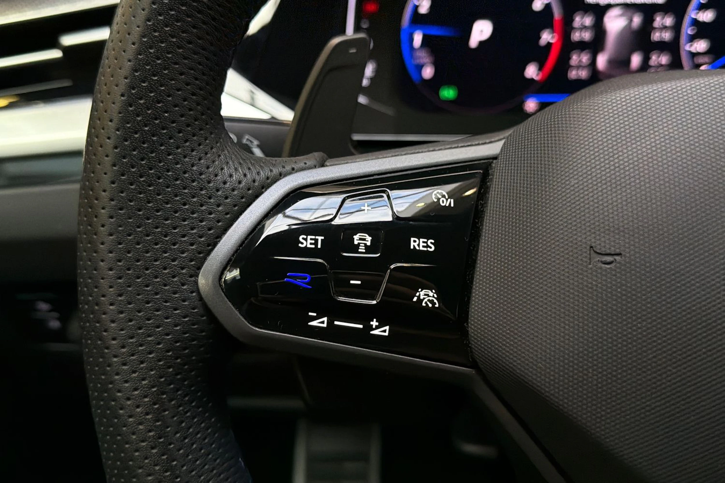 sininen Volkswagen Arteon 2021 kuva 13.