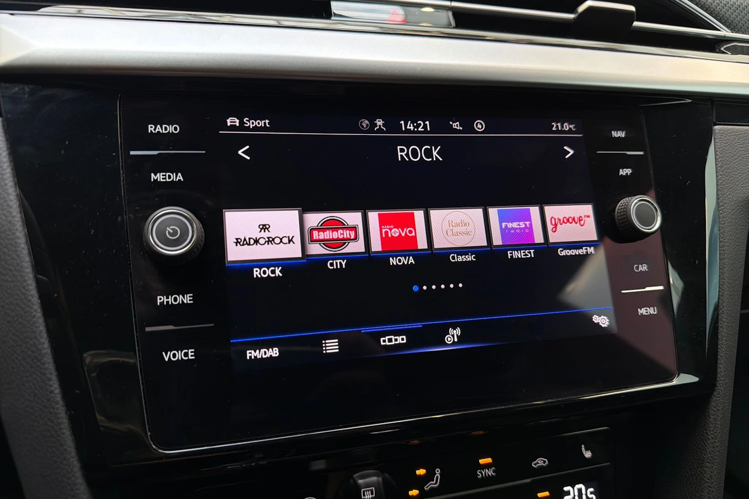 sininen Volkswagen Arteon 2021 kuva 15.