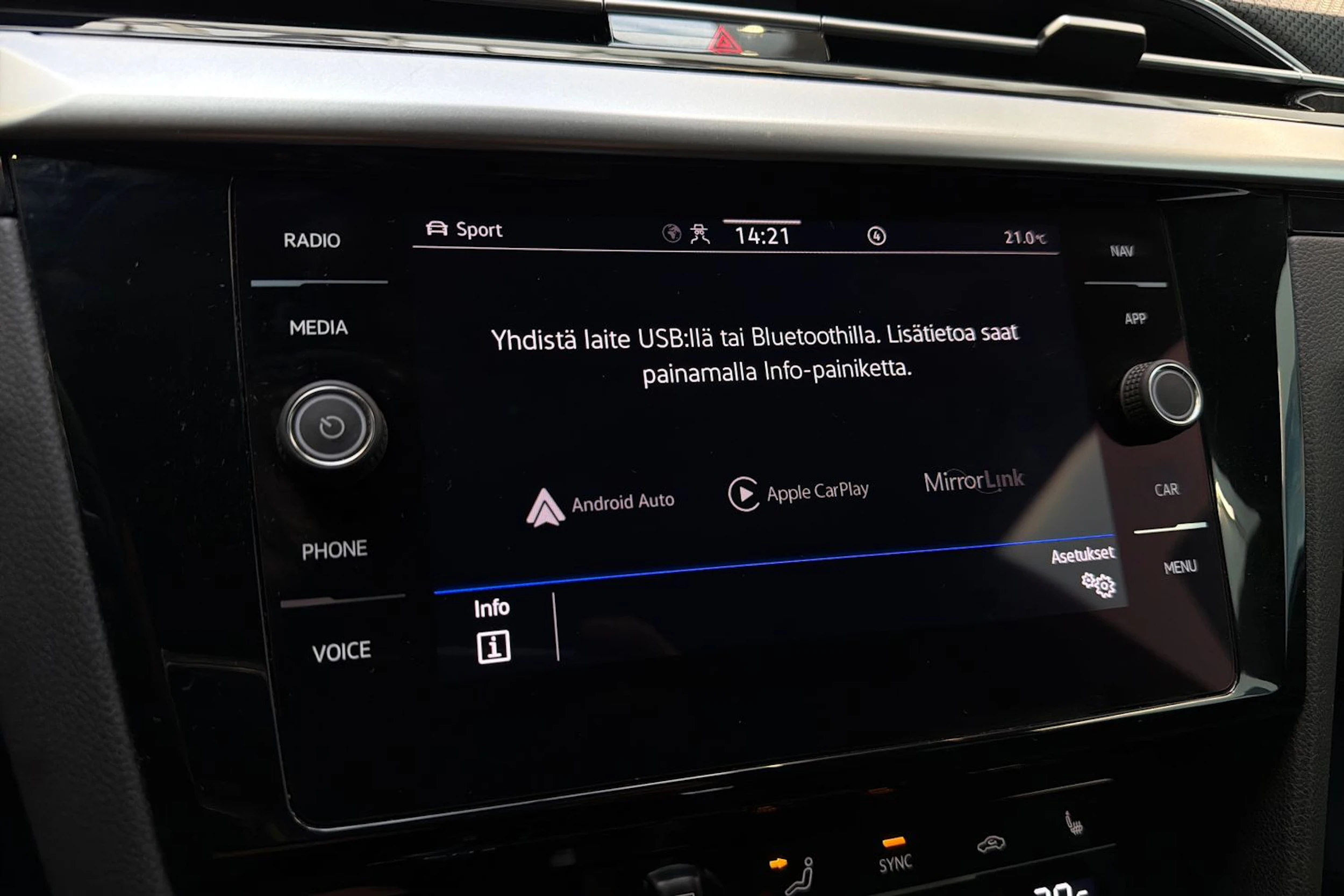 sininen Volkswagen Arteon 2021 kuva 16.