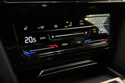 sininen Volkswagen Arteon 2021 kuva 22.