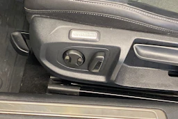 Valkoinen Volkswagen Arteon 2021 kuva 15.