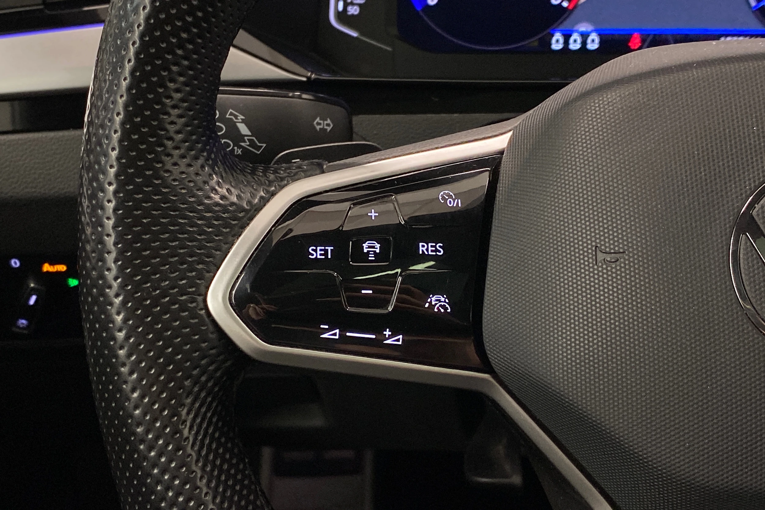 Valkoinen Volkswagen Arteon 2021 kuva 18.