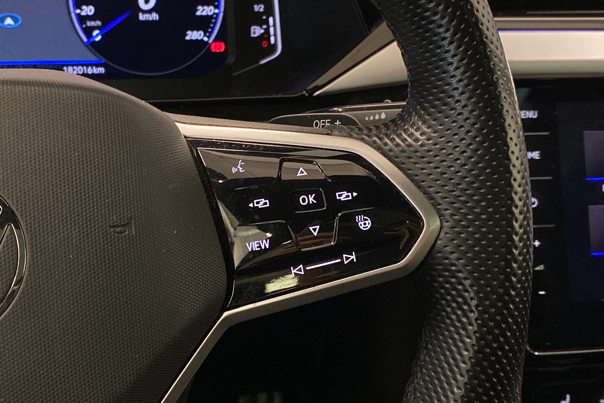 Valkoinen Volkswagen Arteon 2021 kuva 19.