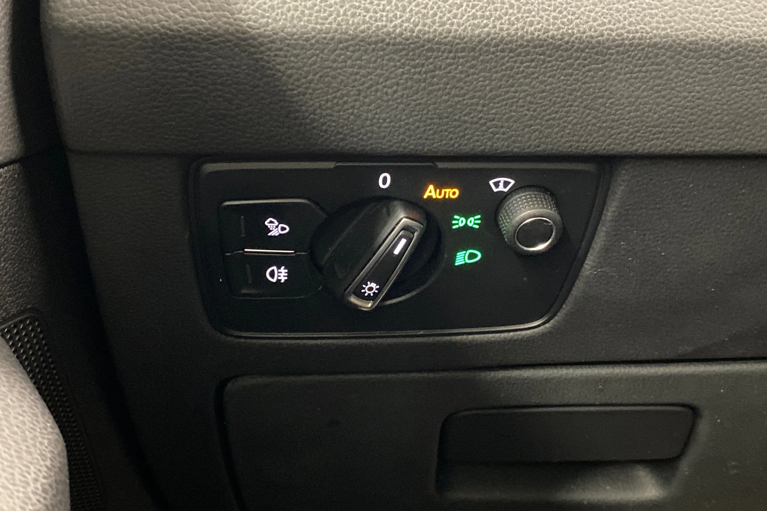 Valkoinen Volkswagen Arteon 2021 kuva 21.