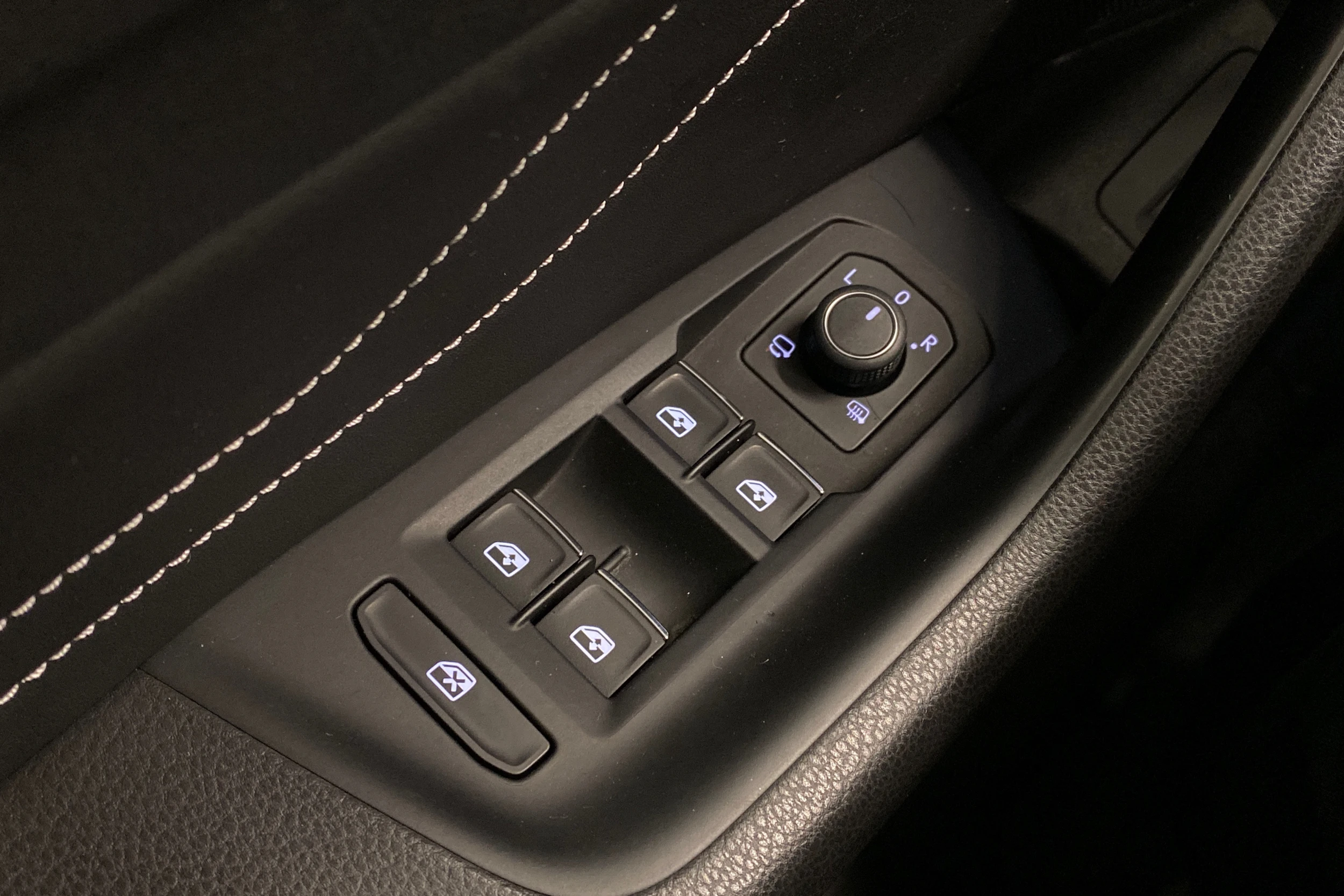 Valkoinen Volkswagen Arteon 2021 kuva 22.