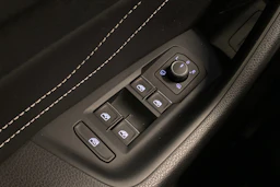Valkoinen Volkswagen Arteon 2021 kuva 22.