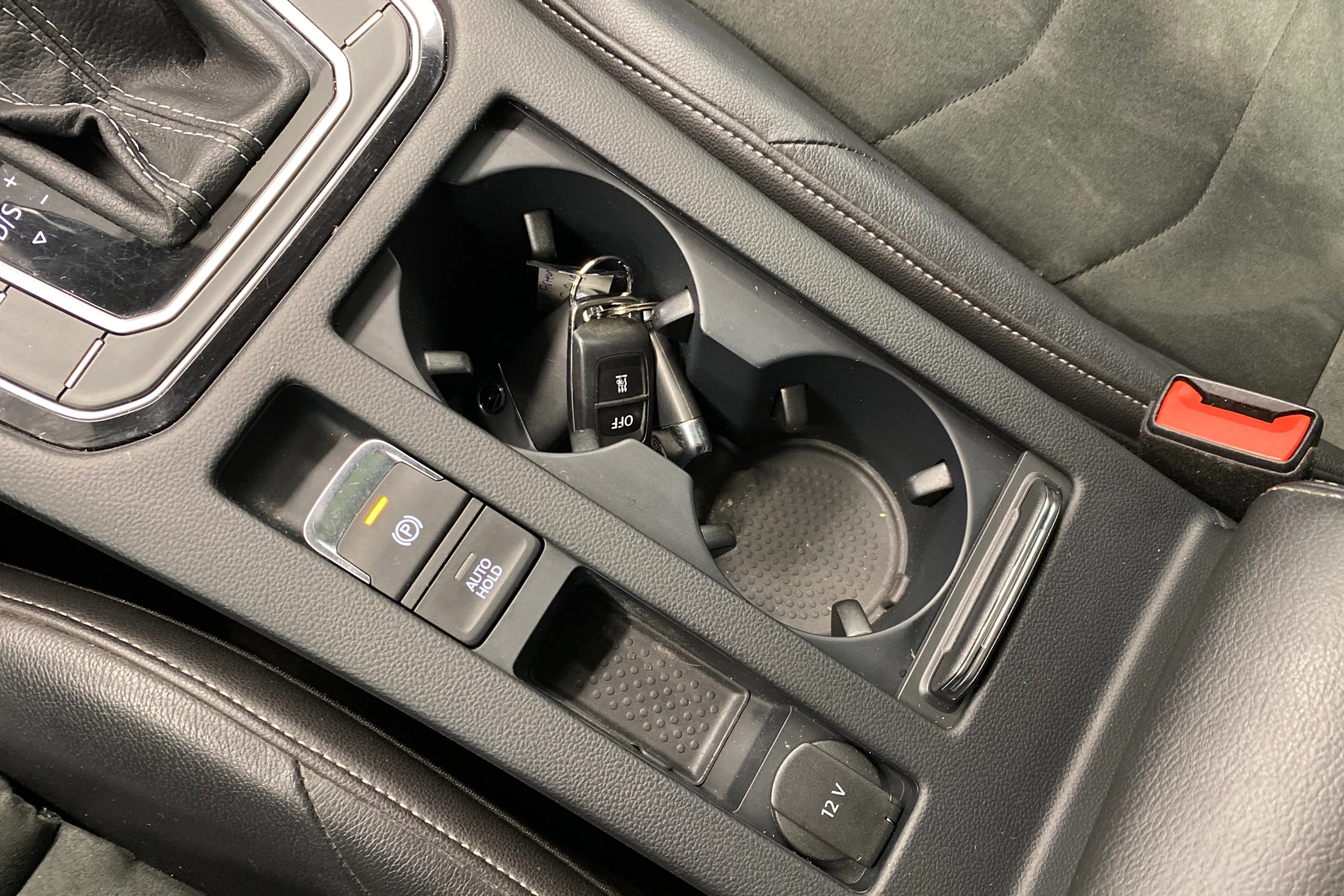 Valkoinen Volkswagen Arteon 2021 kuva 24.