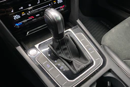 Valkoinen Volkswagen Arteon 2021 kuva 25.