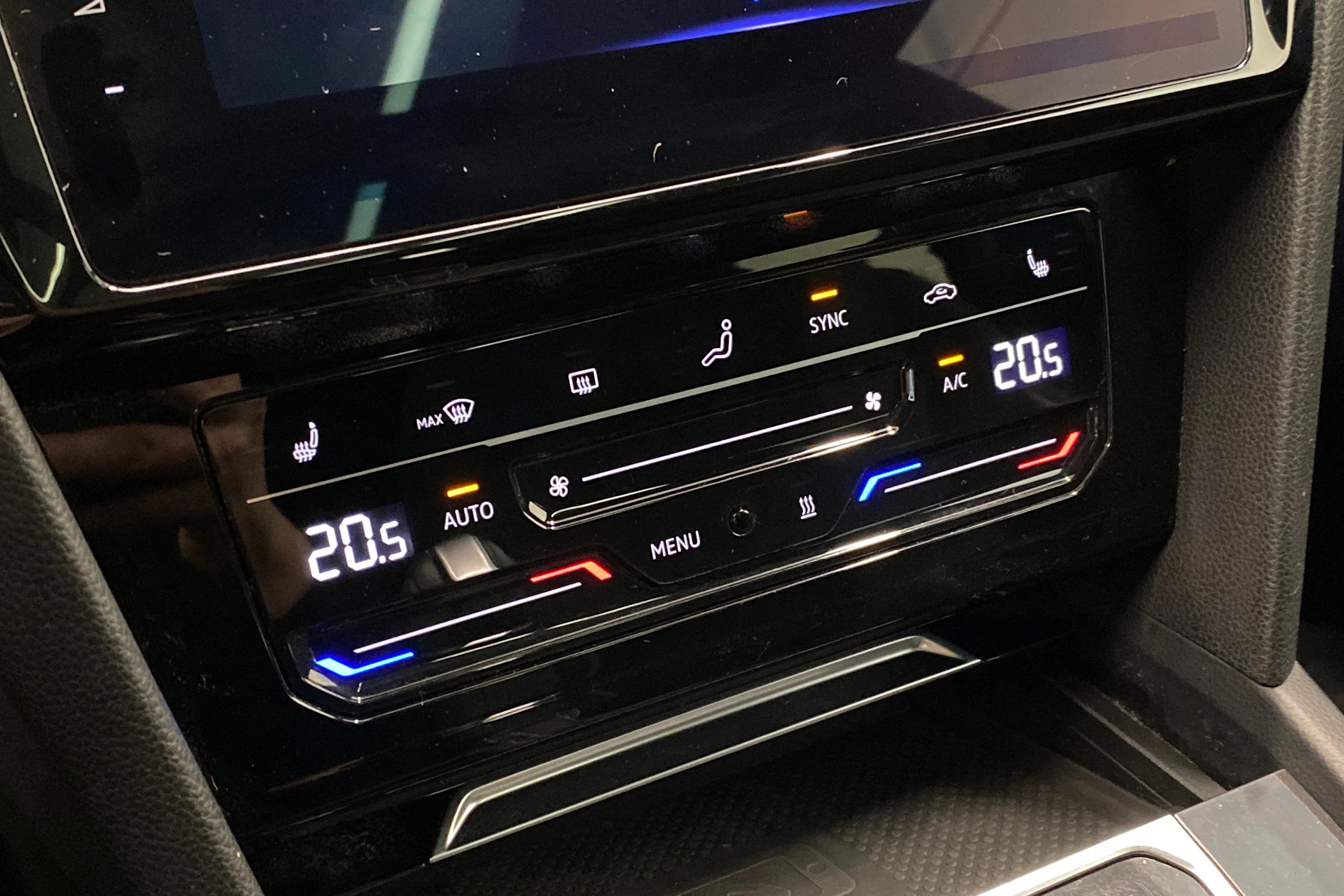Valkoinen Volkswagen Arteon 2021 kuva 26.