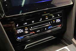 Valkoinen Volkswagen Arteon 2021 kuva 26.