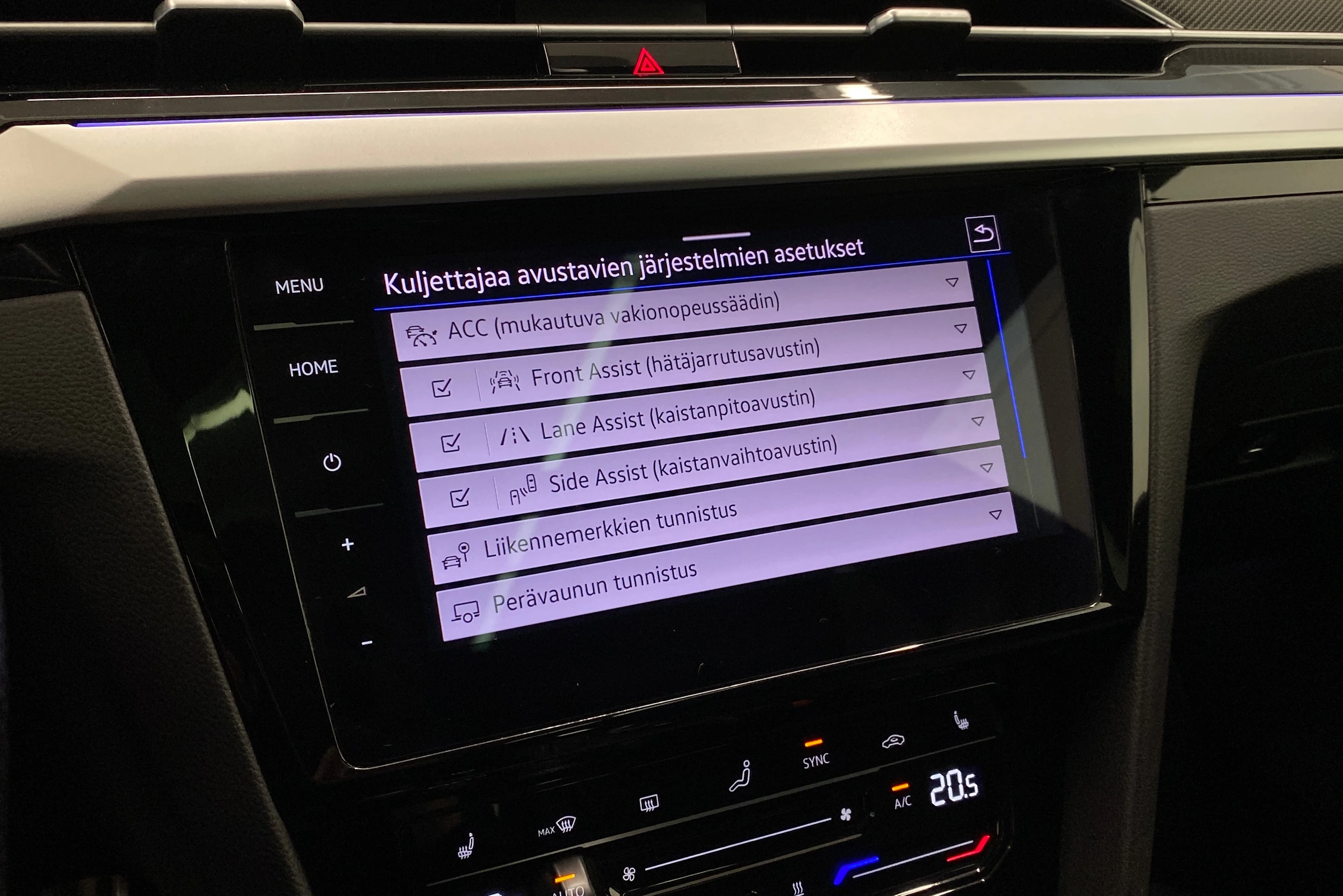 Valkoinen Volkswagen Arteon 2021 kuva 31.