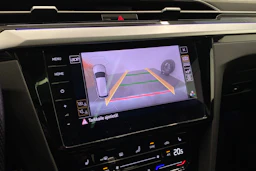 Valkoinen Volkswagen Arteon 2021 kuva 32.