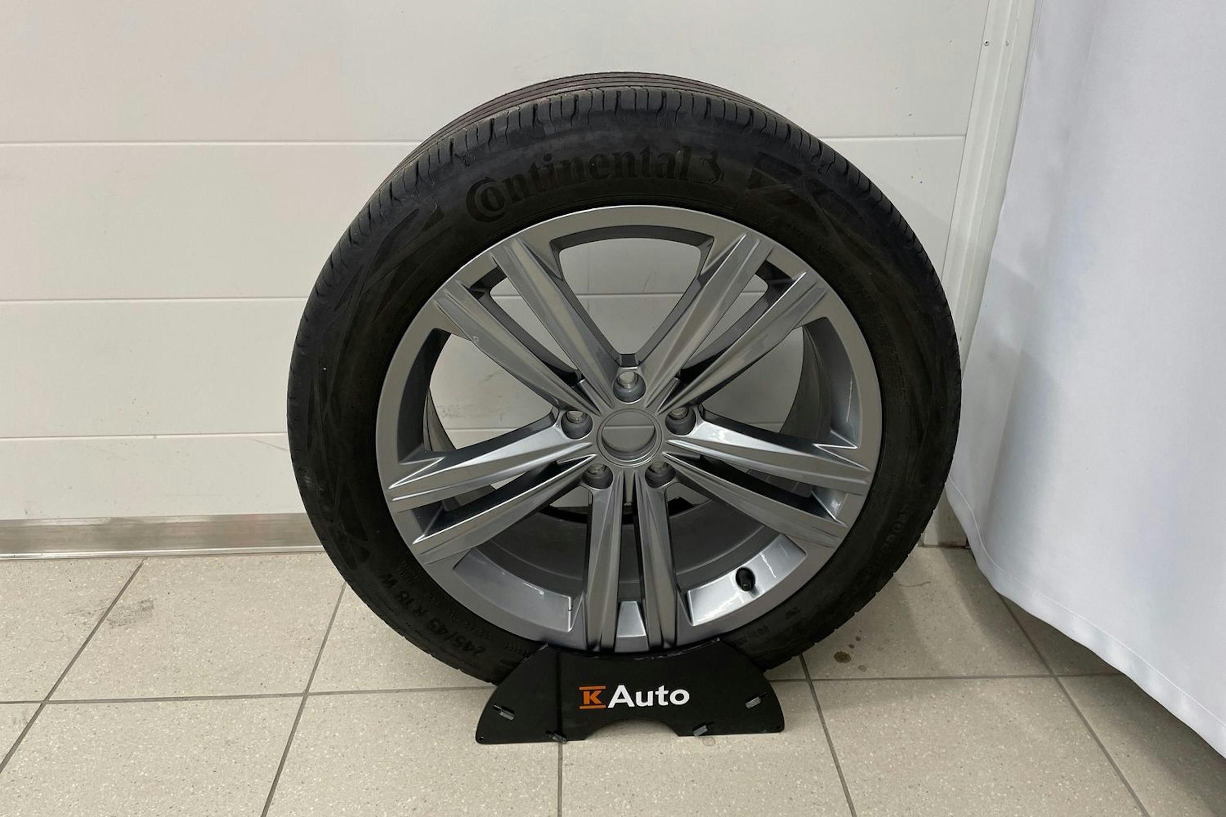 Sininen Volkswagen Arteon 2021 kuva 24.