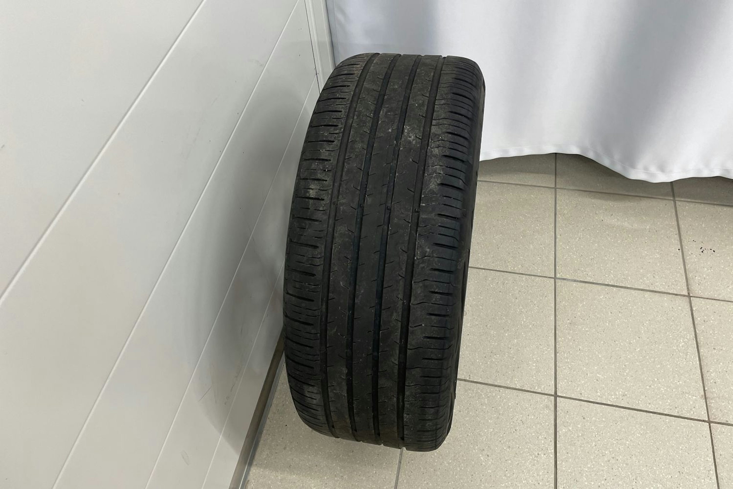 Sininen Volkswagen Arteon 2021 kuva 25.