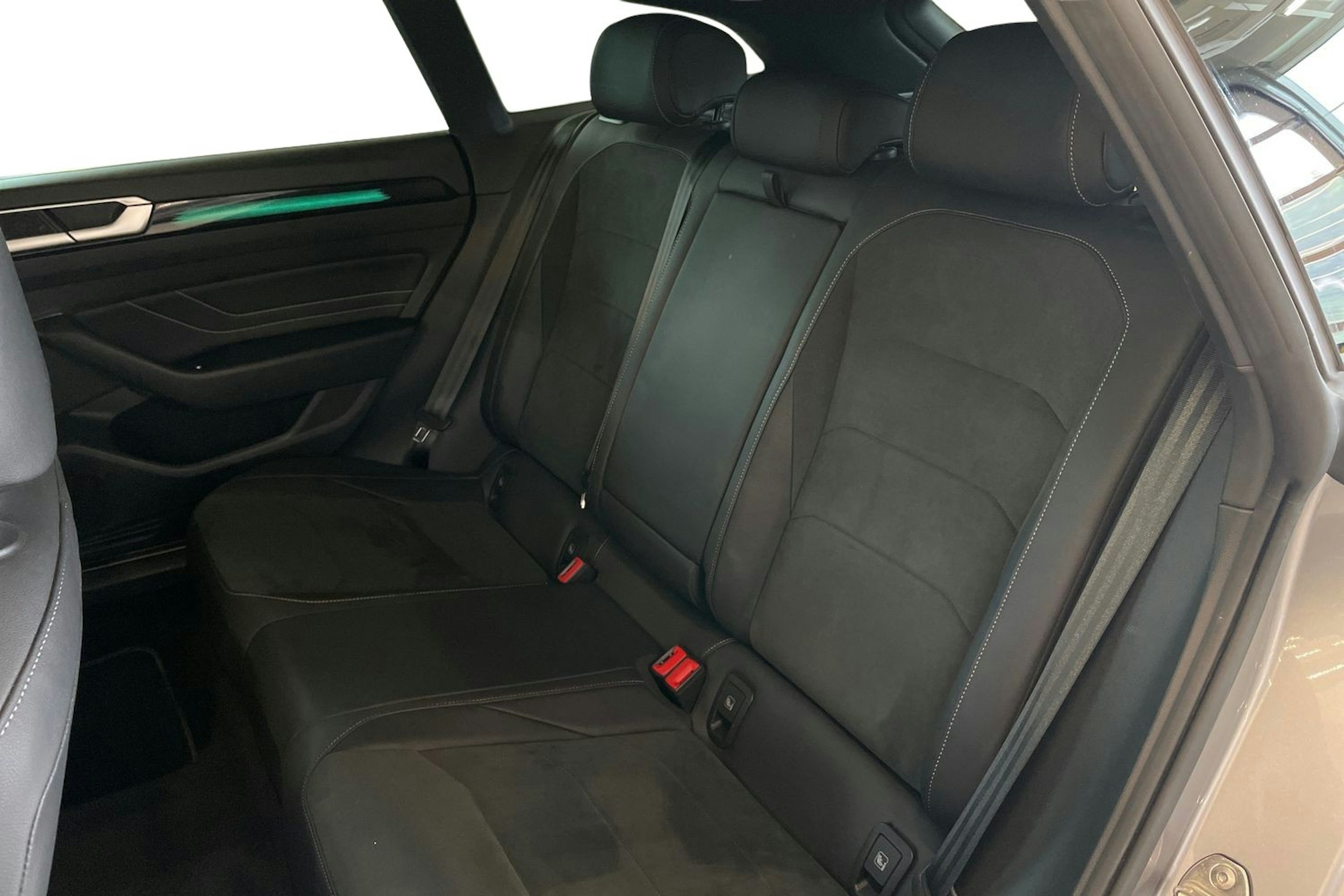 Sininen Volkswagen Arteon 2021 kuva 10.