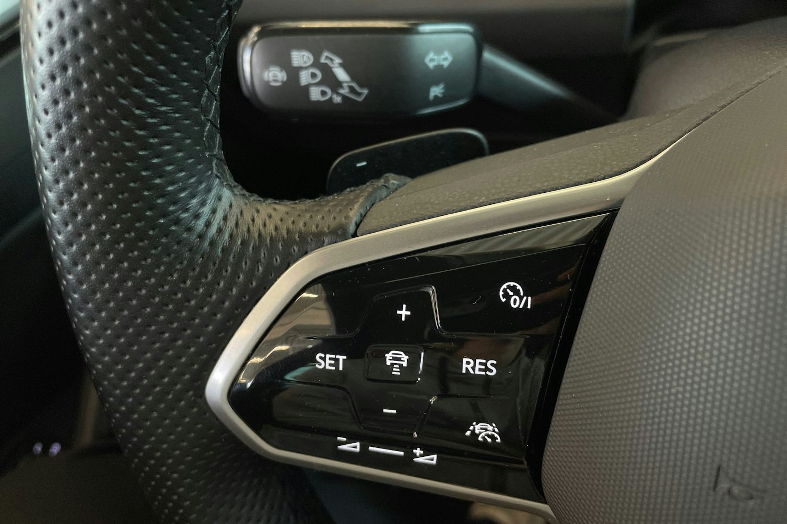 Sininen Volkswagen Arteon 2021 kuva 17.