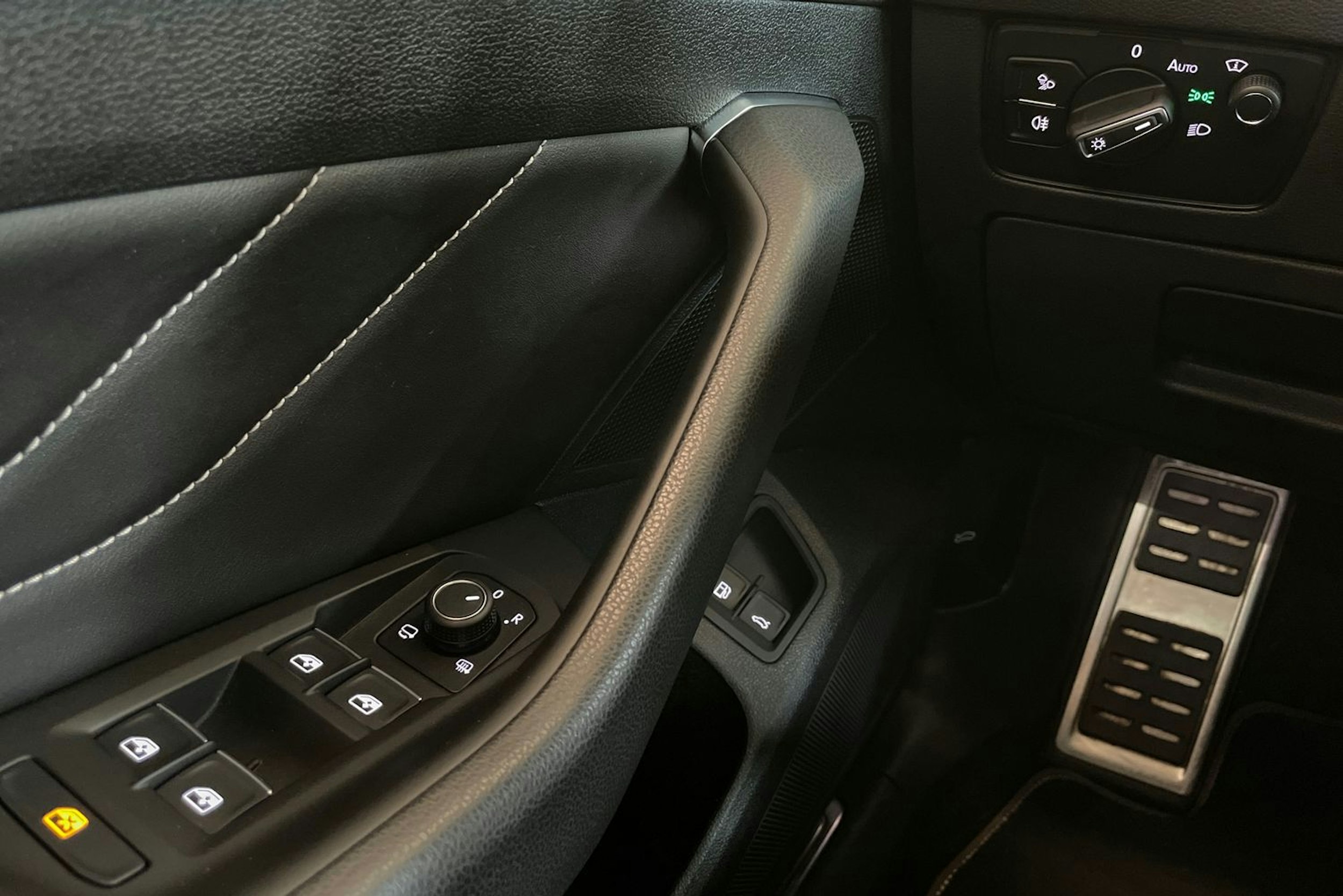 Sininen Volkswagen Arteon 2021 kuva 19.