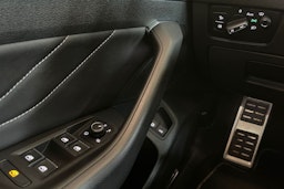 Sininen Volkswagen Arteon 2021 kuva 19.