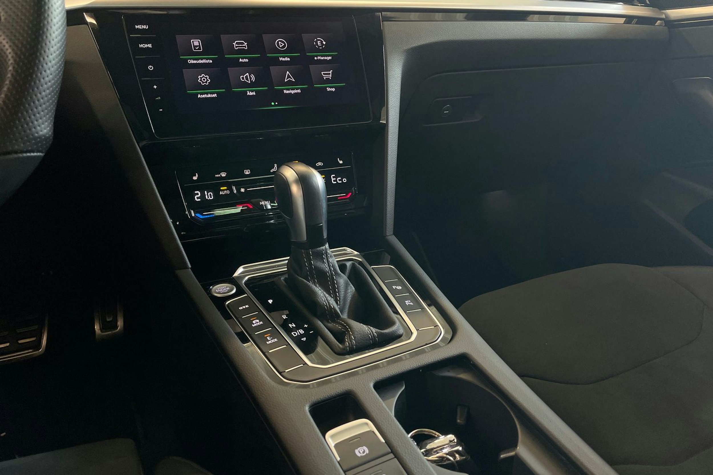 Sininen Volkswagen Arteon 2021 kuva 20.
