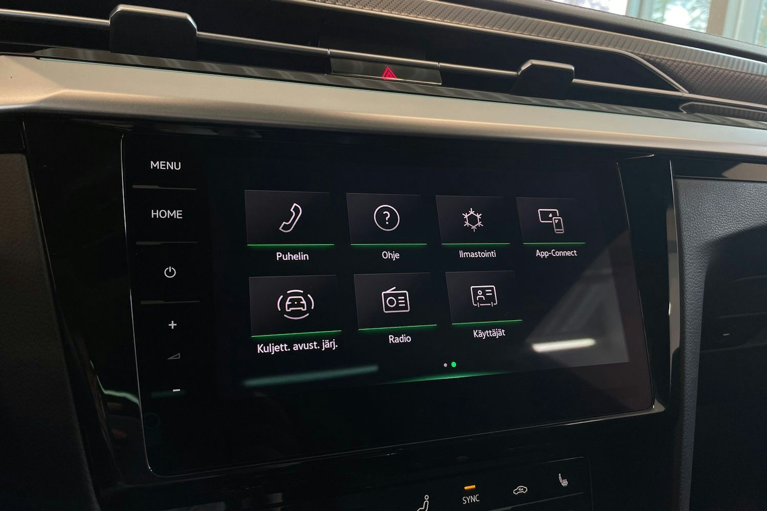 Sininen Volkswagen Arteon 2021 kuva 21.
