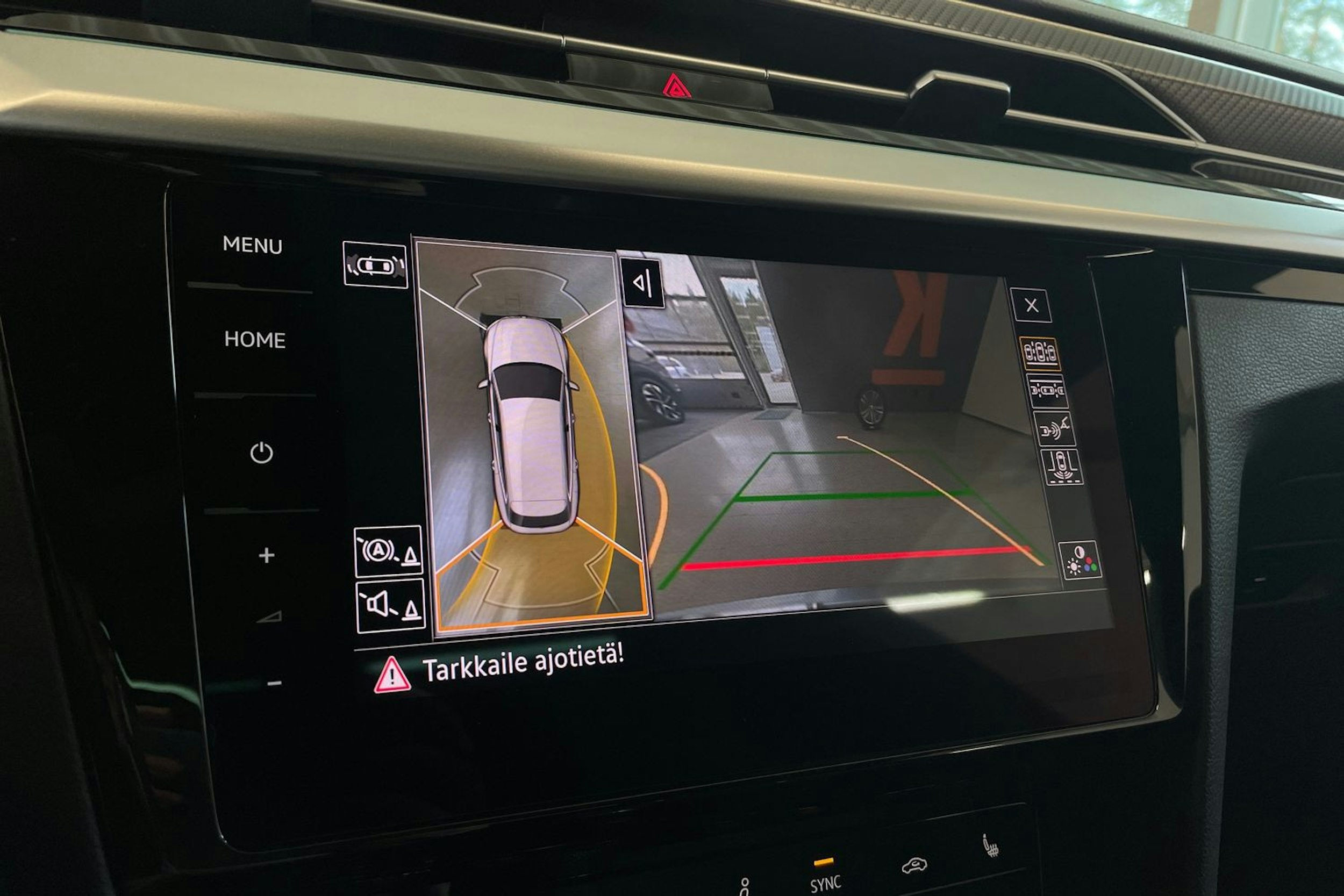 Sininen Volkswagen Arteon 2021 kuva 23.