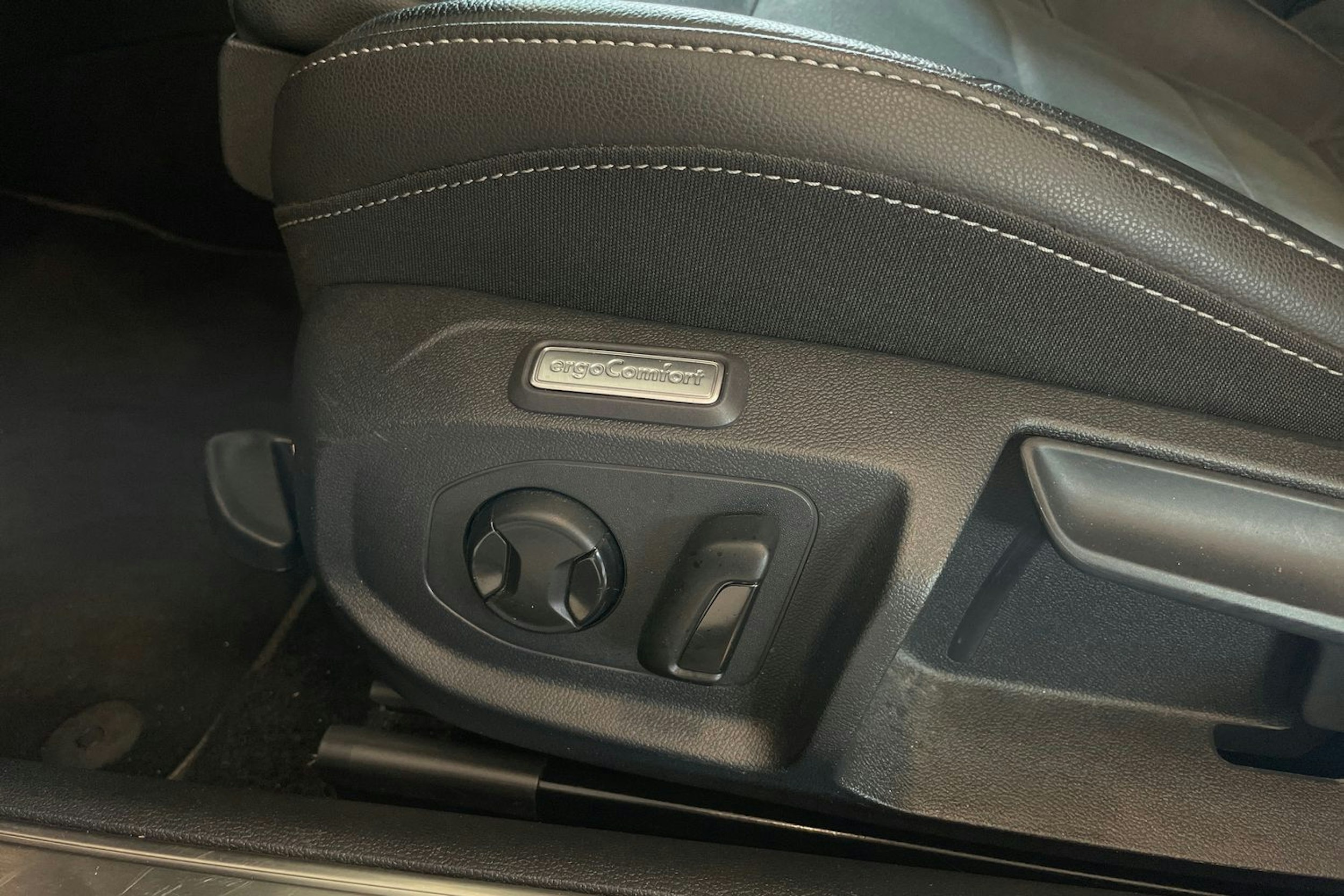 Sininen Volkswagen Arteon 2021 kuva 27.