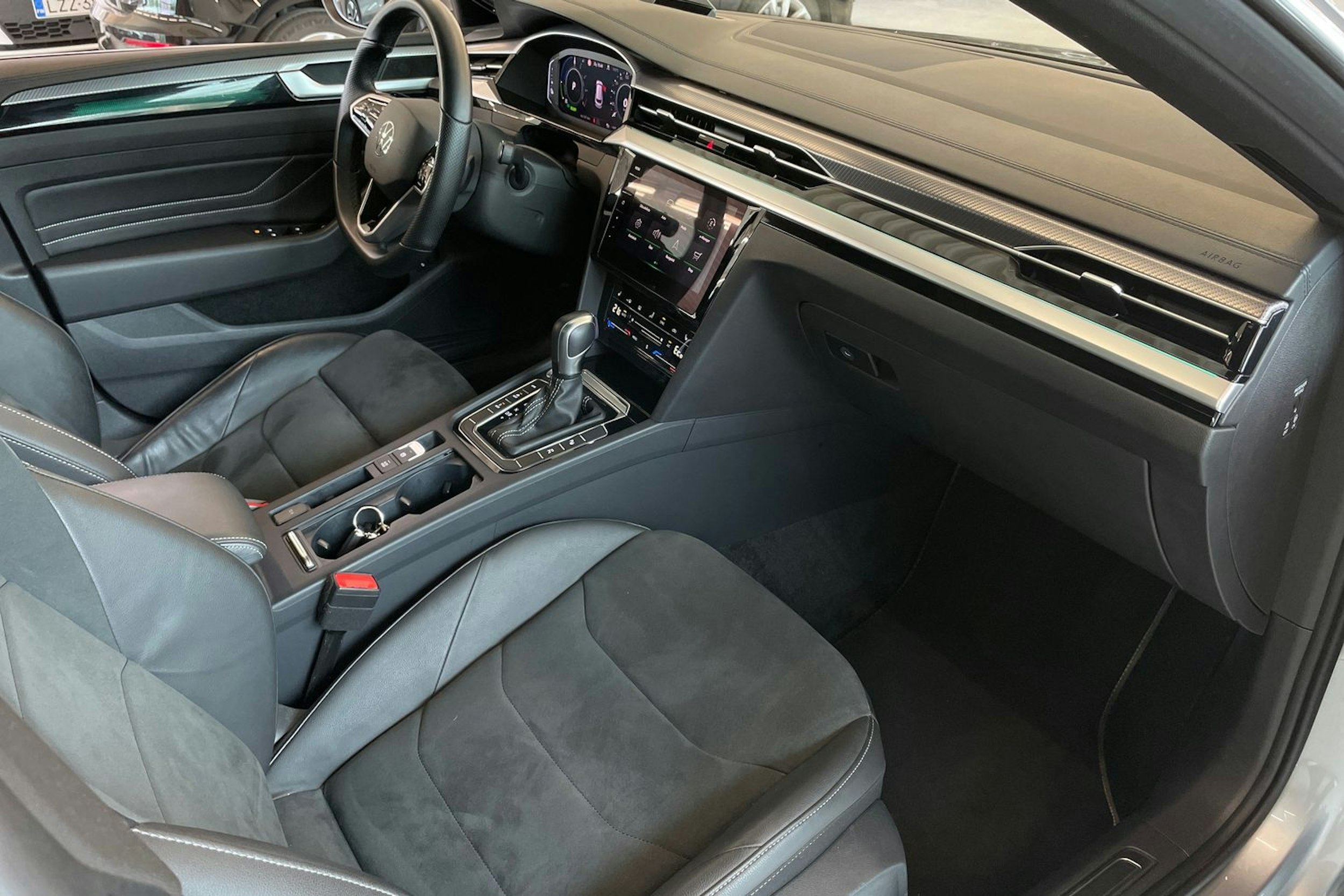 Sininen Volkswagen Arteon 2021 kuva 29.