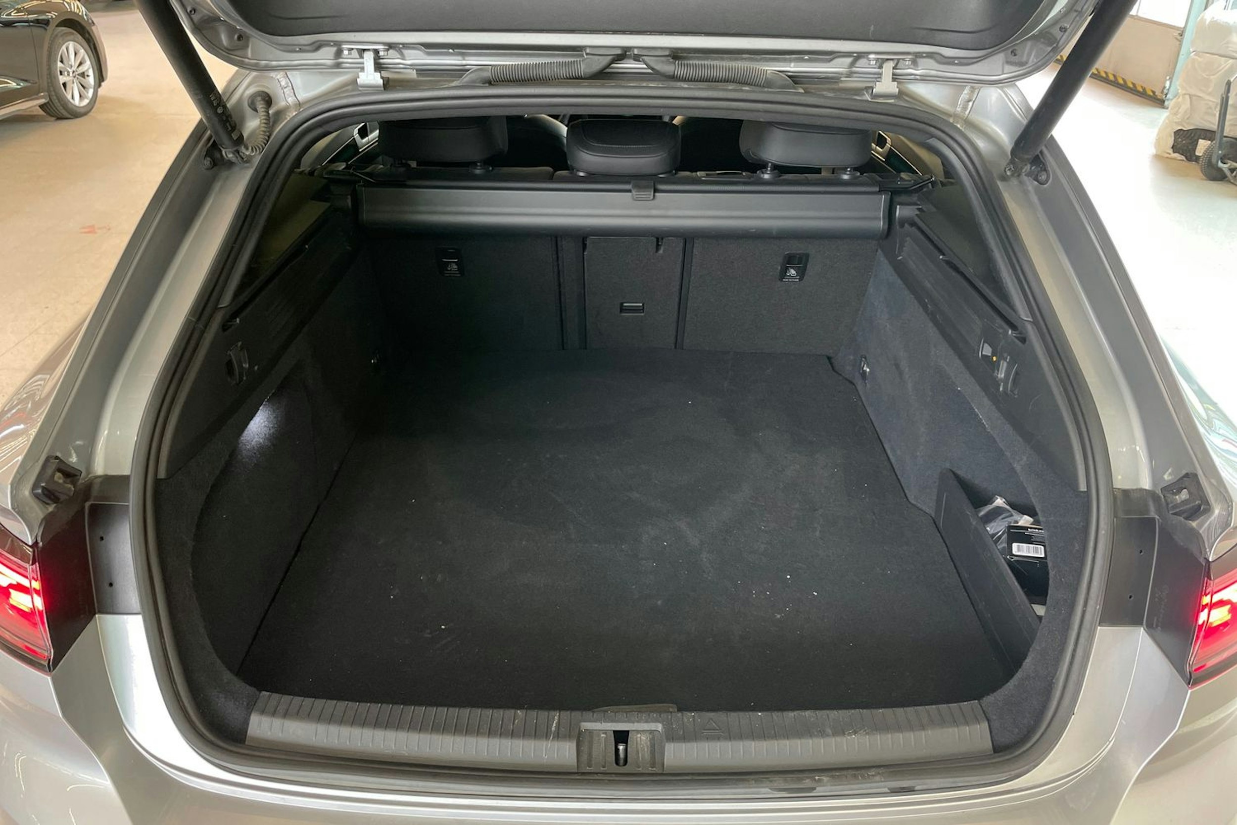 Sininen Volkswagen Arteon 2021 kuva 32.