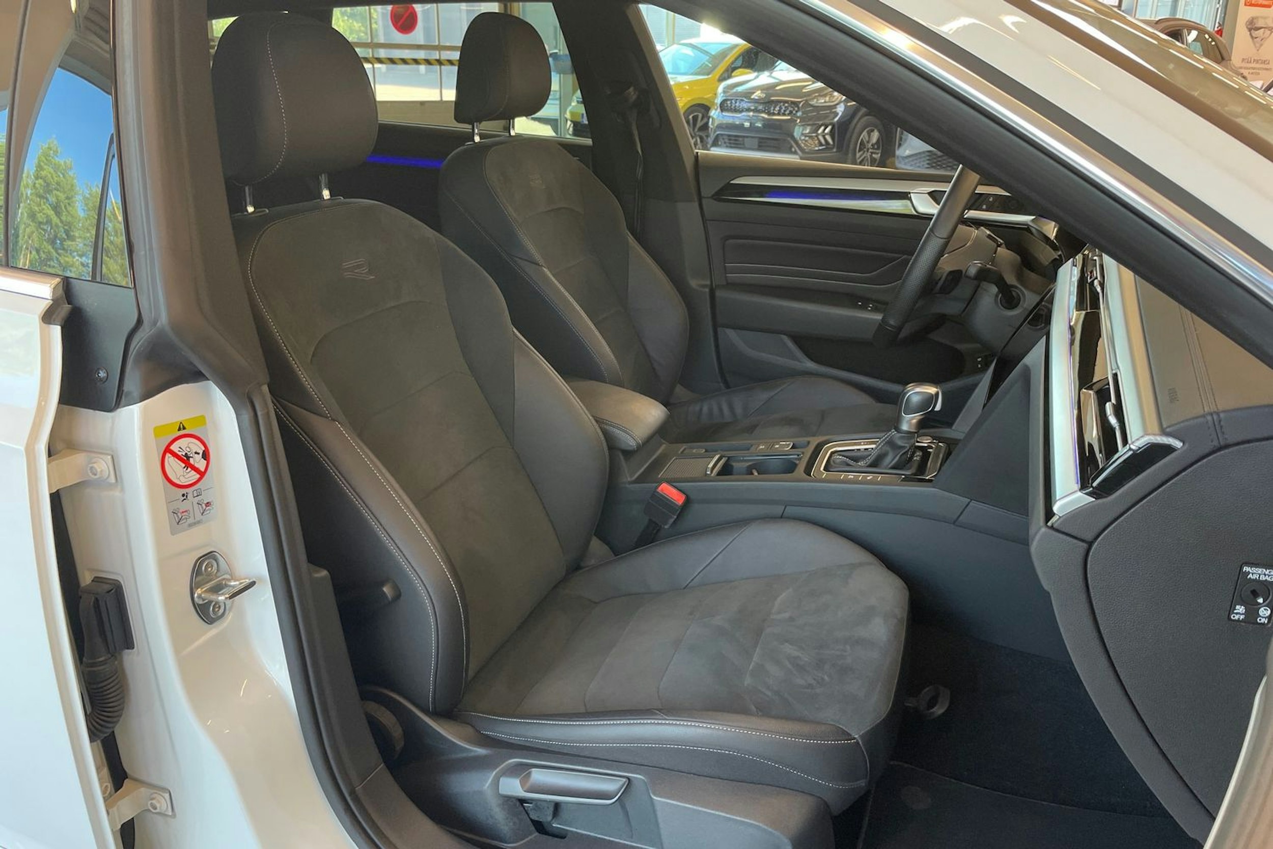 valkoinen Volkswagen Arteon 2021 kuva 29.