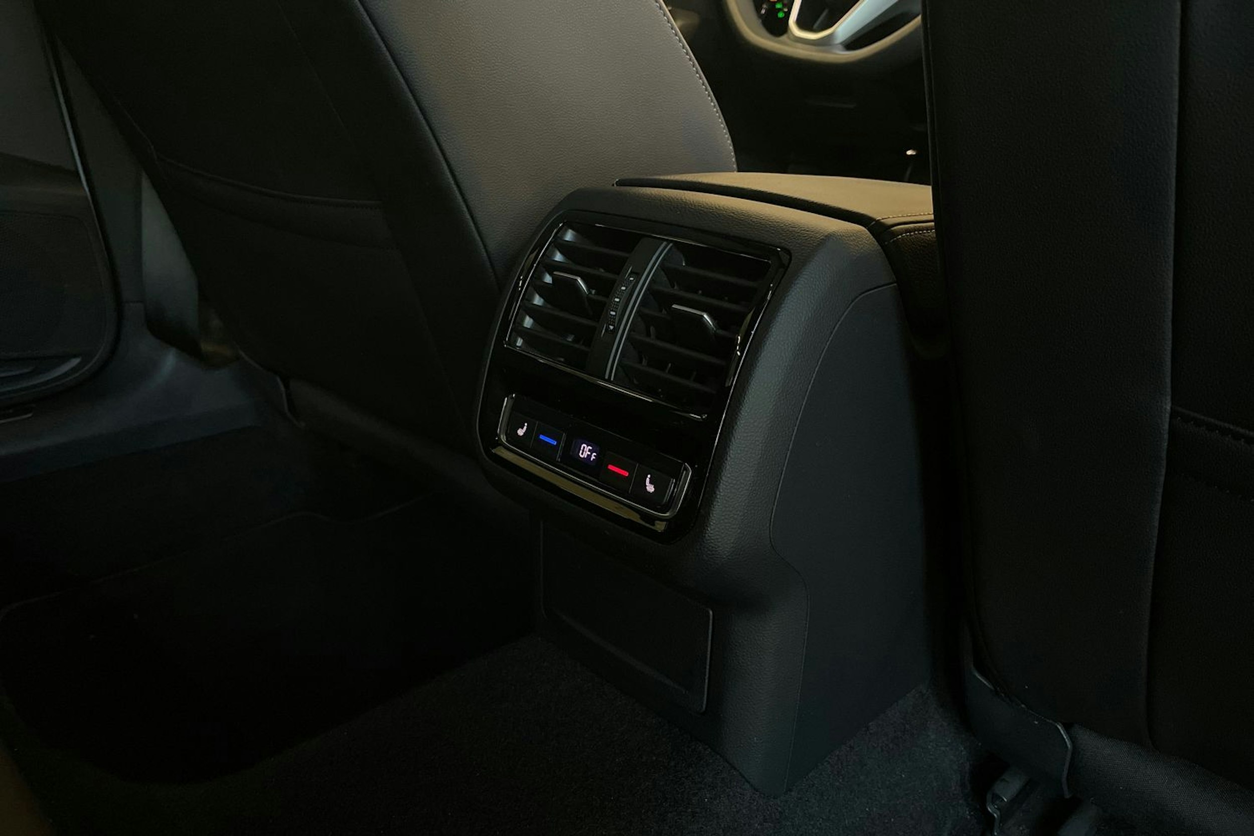 valkoinen Volkswagen Arteon 2021 kuva 30.